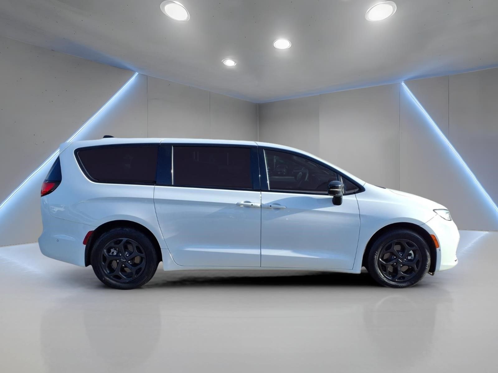 2024 Chrysler Pacifica Hybrid Select S Appearance - 5