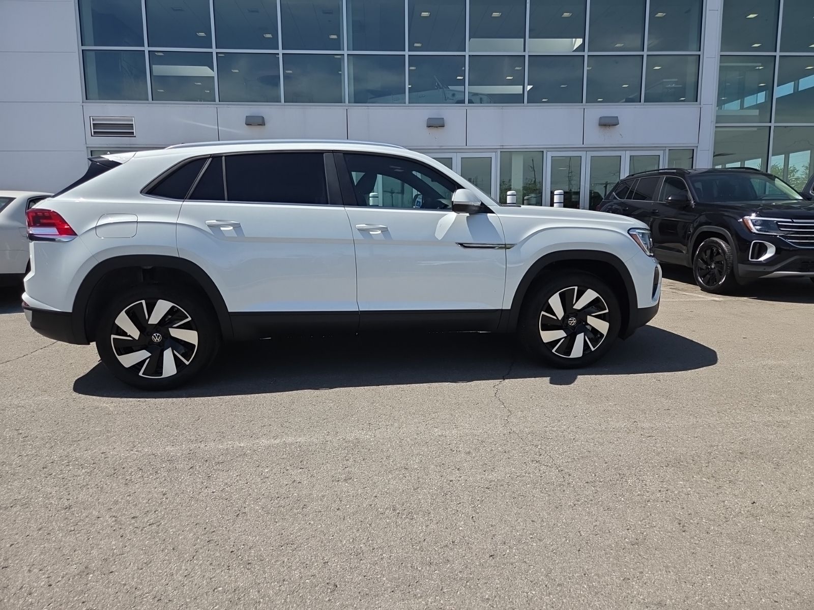 new 2026 Volkswagen Atlas Cross Sport car, priced at $43,906
