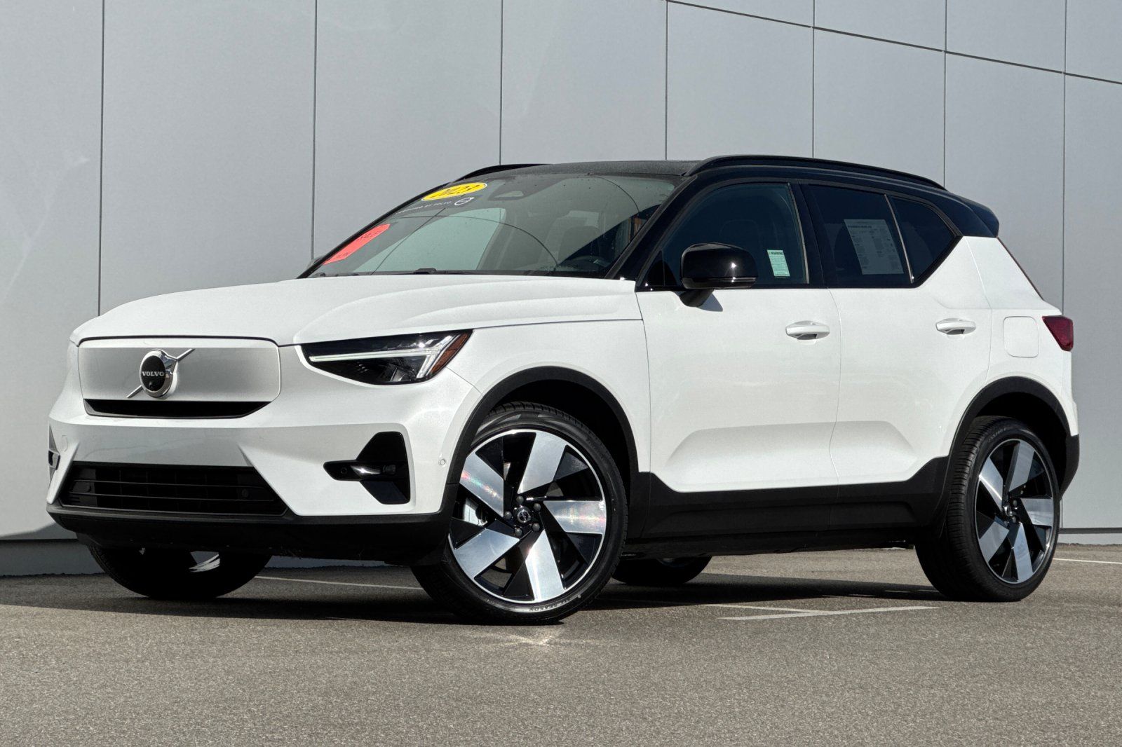 Crystal White 2023 Volvo XC40 Recharge Twin Plus eAWD SUV / Crossover All-Wheel Drive 1-Speed Automatic