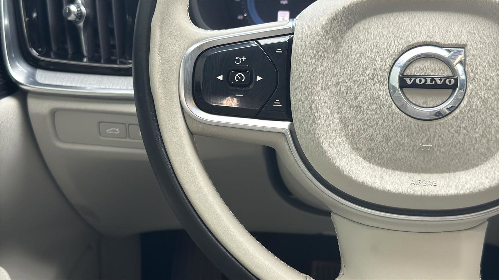 Used Car 2024 Volvo S60 Recharge Plug-in Hybrid  T8 Plus Dark Theme For Sale Under $40,000 In Austin, Texas