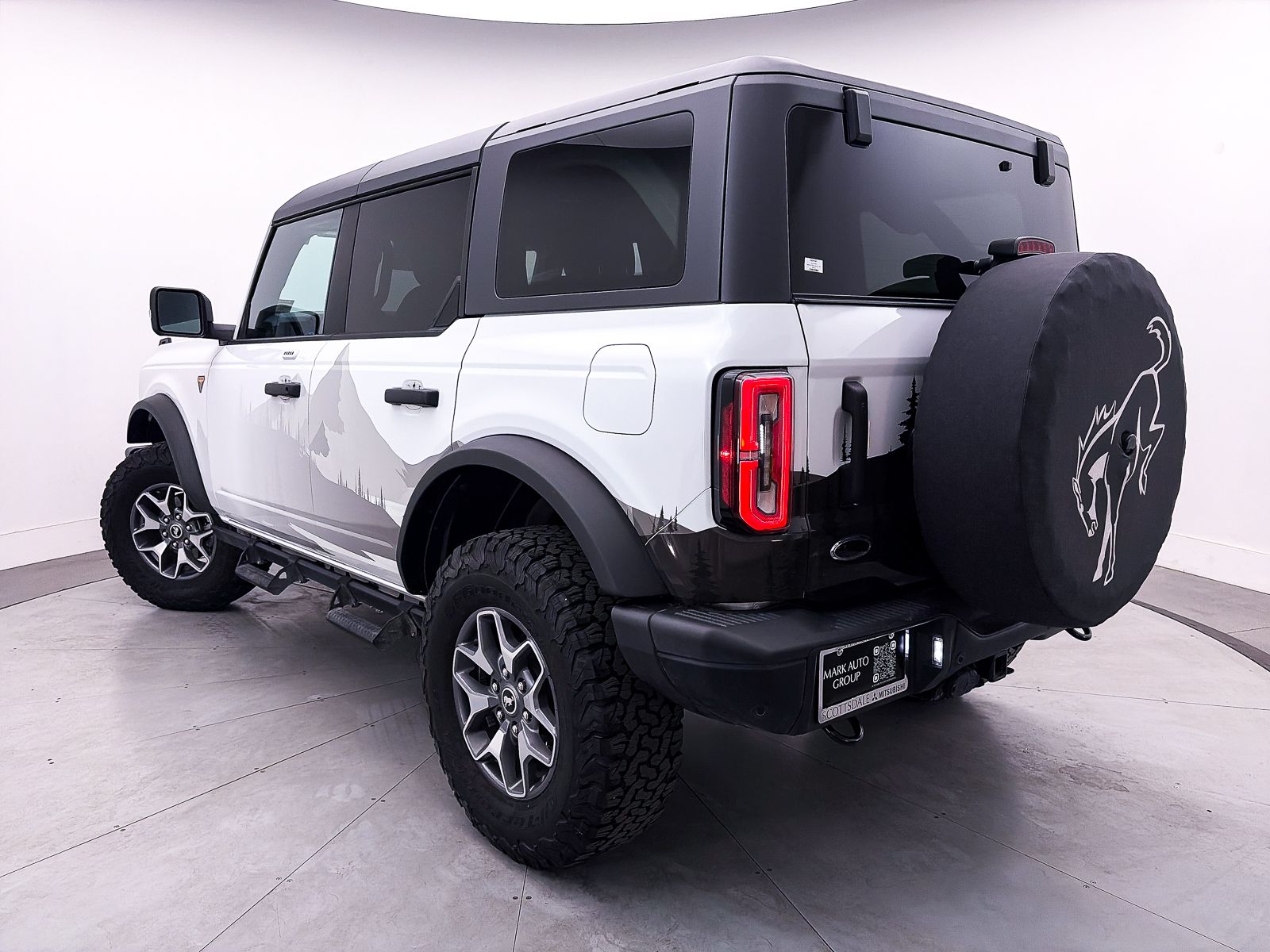 View vehicle photo 2