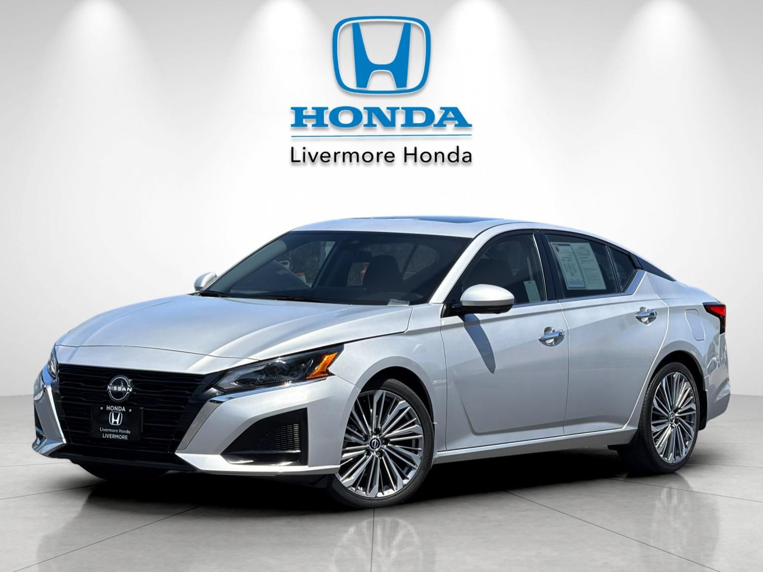 2024 Nissan Altima 2.5 SL — full photo 2 of 27