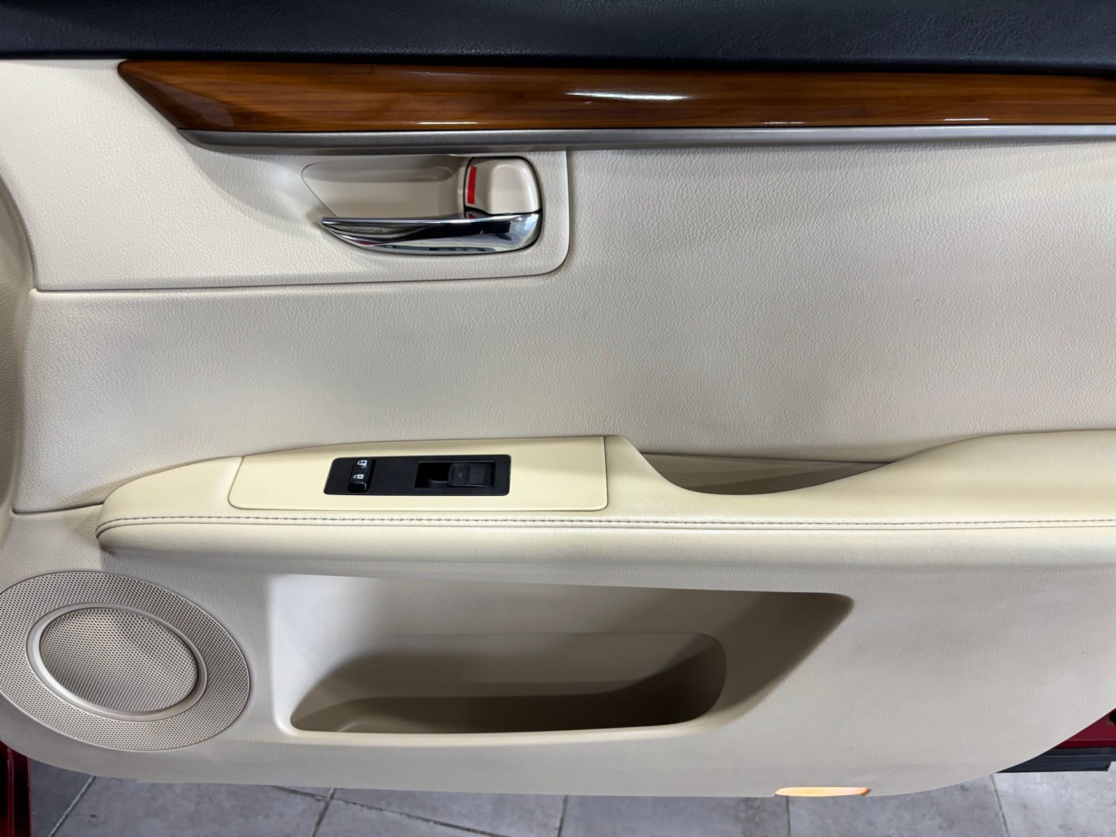 Used Car 2013 Lexus Es  300h For Sale Under $15,000 In Austin, Texas