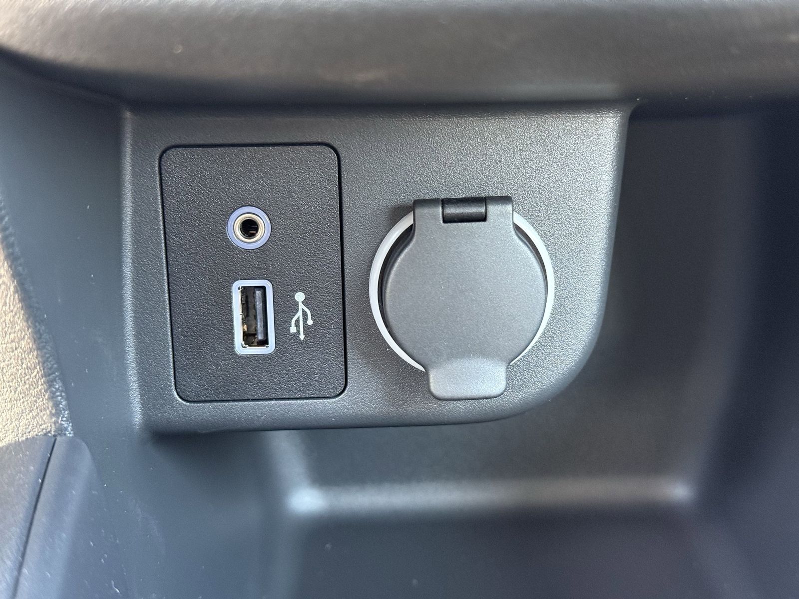 2025 Nissan Kicks Play S photo 6