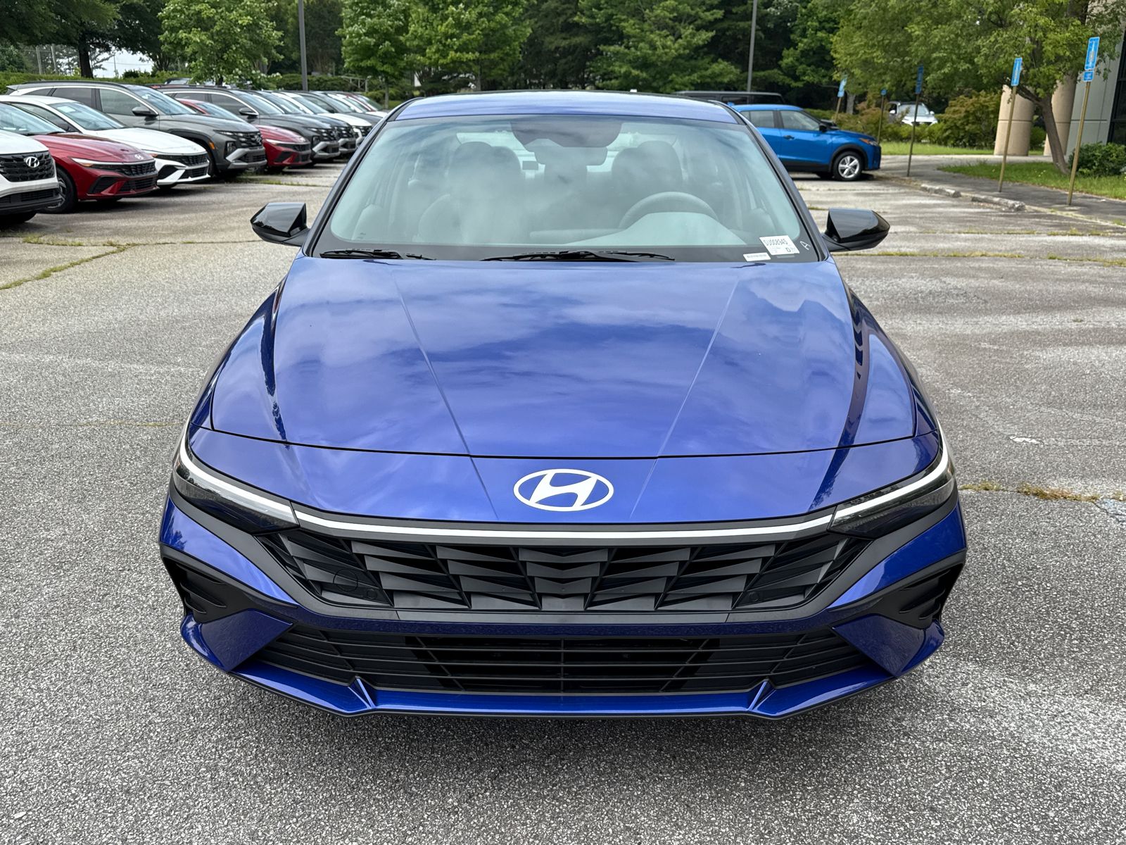 2025 Hyundai Elantra SEL Sport photo 2