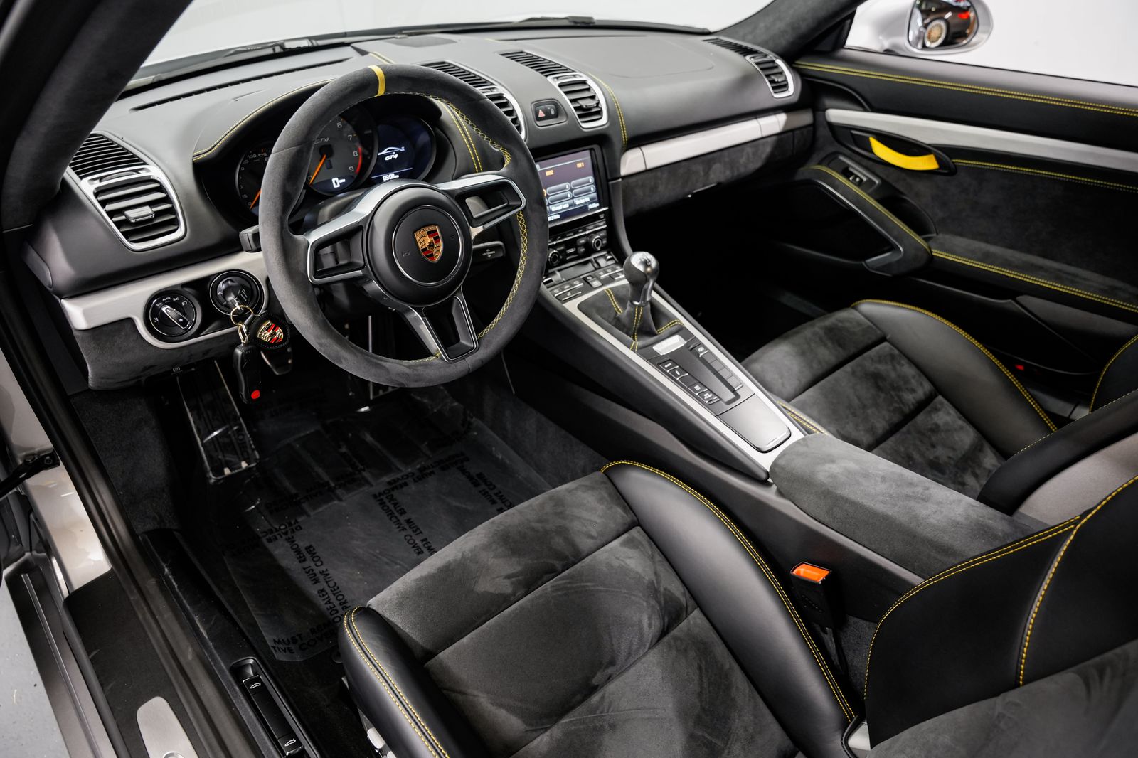 2016 Porsche Cayman GT4 — photo 9