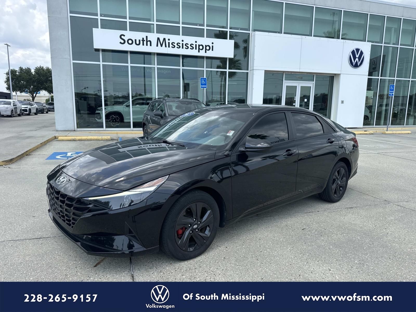Onyx Black 2023 Hyundai Elantra Sedan Front-Wheel Drive Continuously Variable Transmission