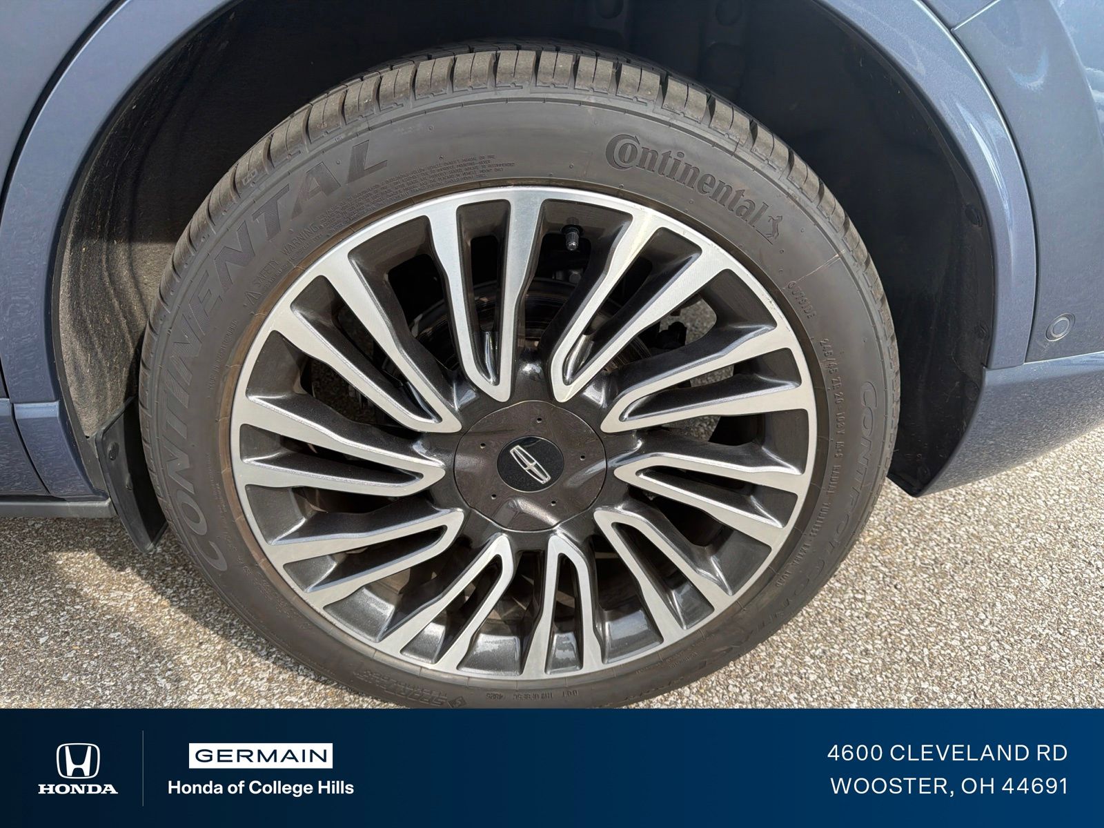 Used 2022 Blue Lincoln Grand Touring image 10