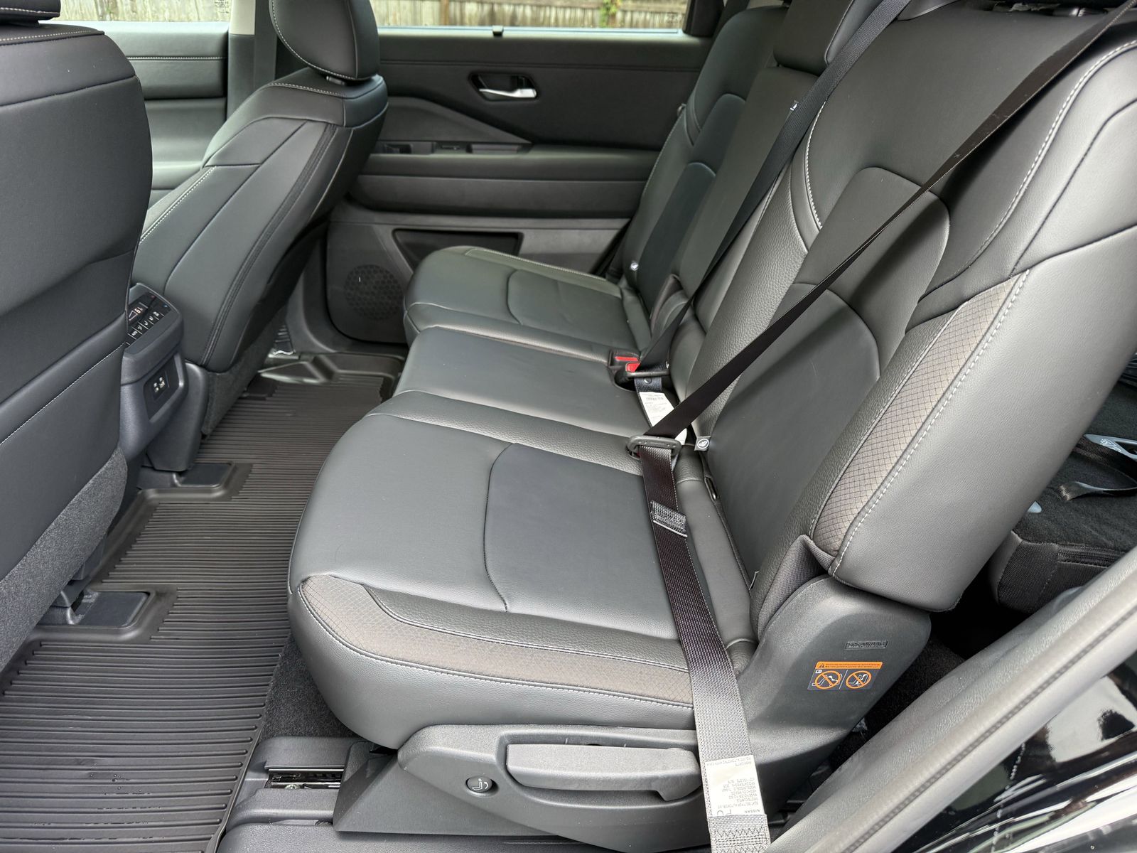 2025 Nissan Pathfinder SL photo 18