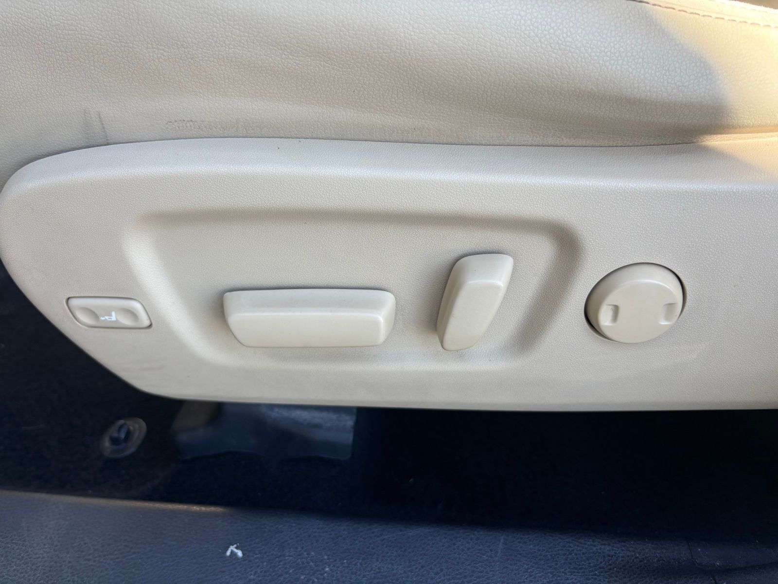 Used Car 2015 Toyota Highlander  Xle V6 For Sale Under $20,000 In Austin, Texas