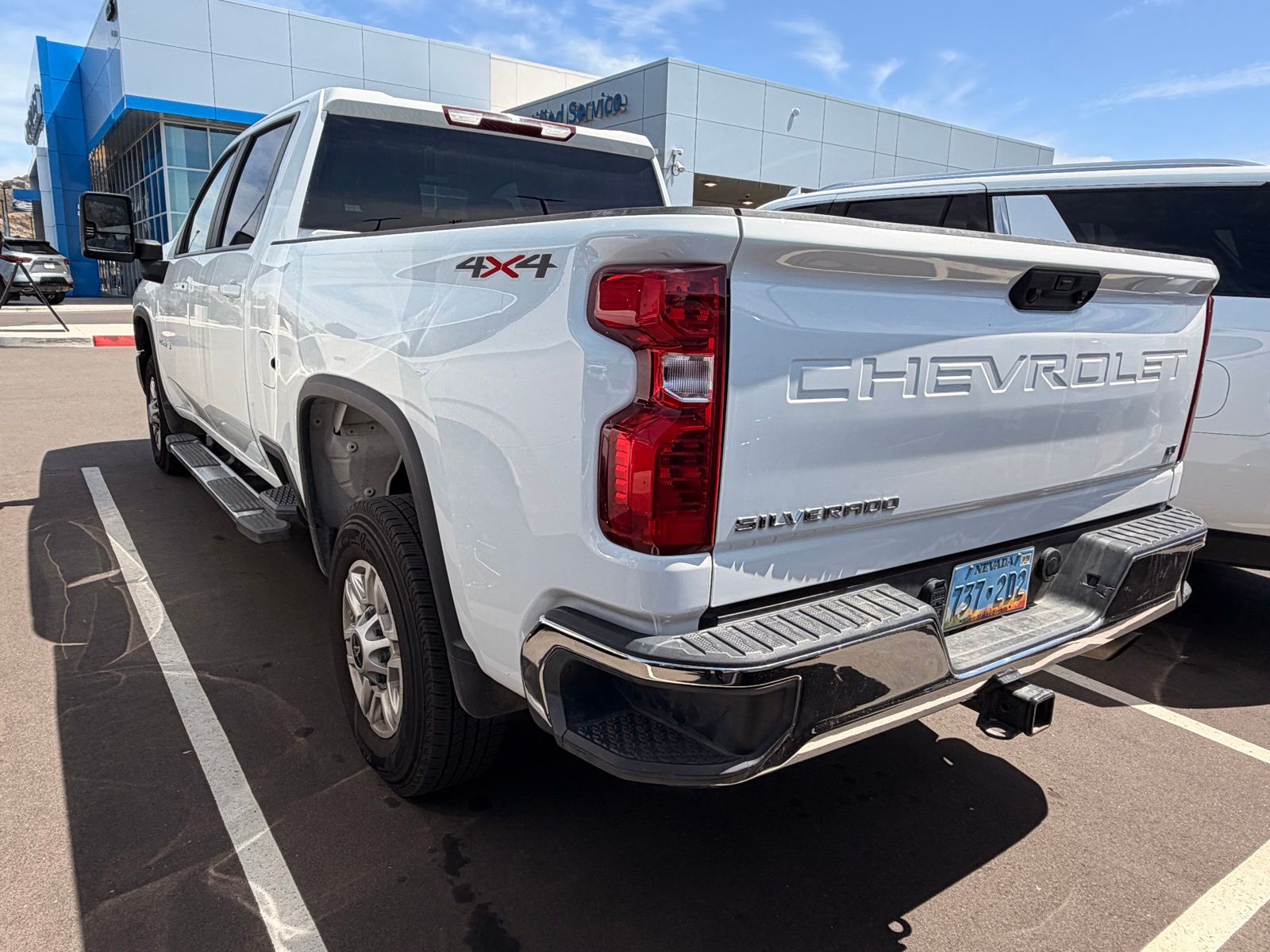 View vehicle photo 4