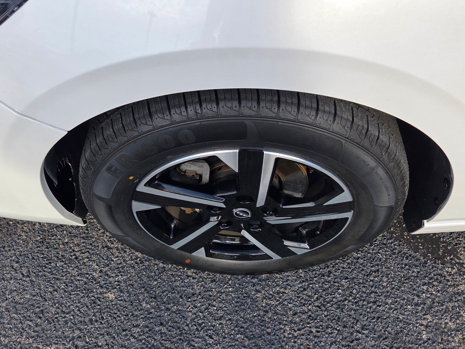 Used 2024 White Nissan SV image 18