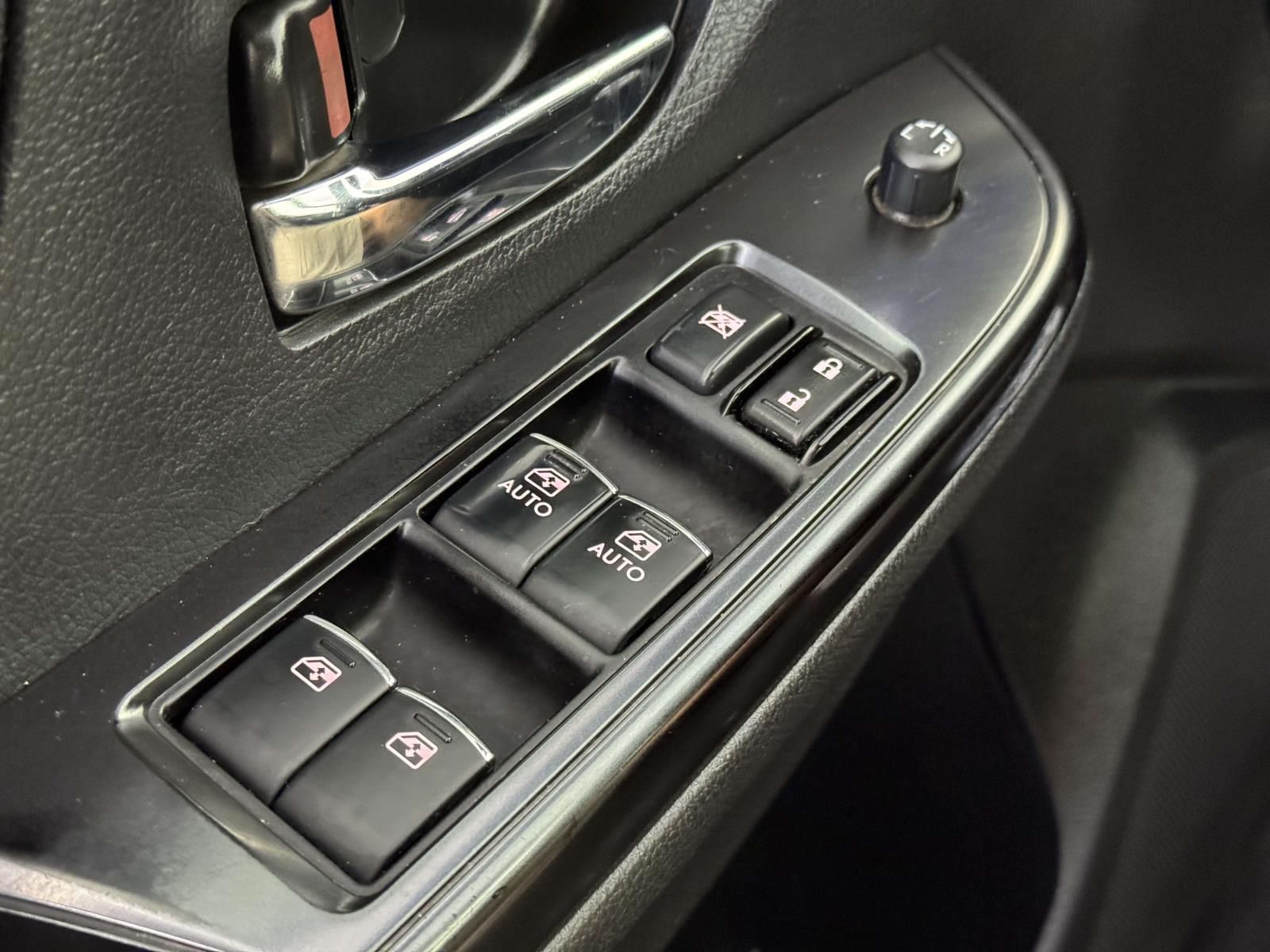 Used 2019 Blue Subaru Base image 21