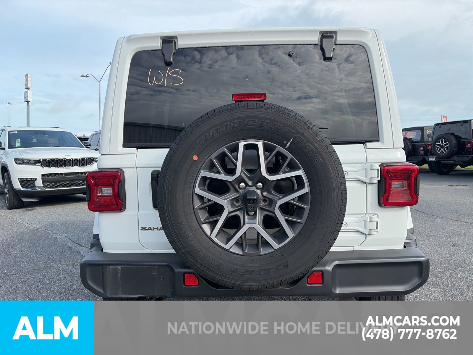 Used 2025 White Jeep Sahara image 6
