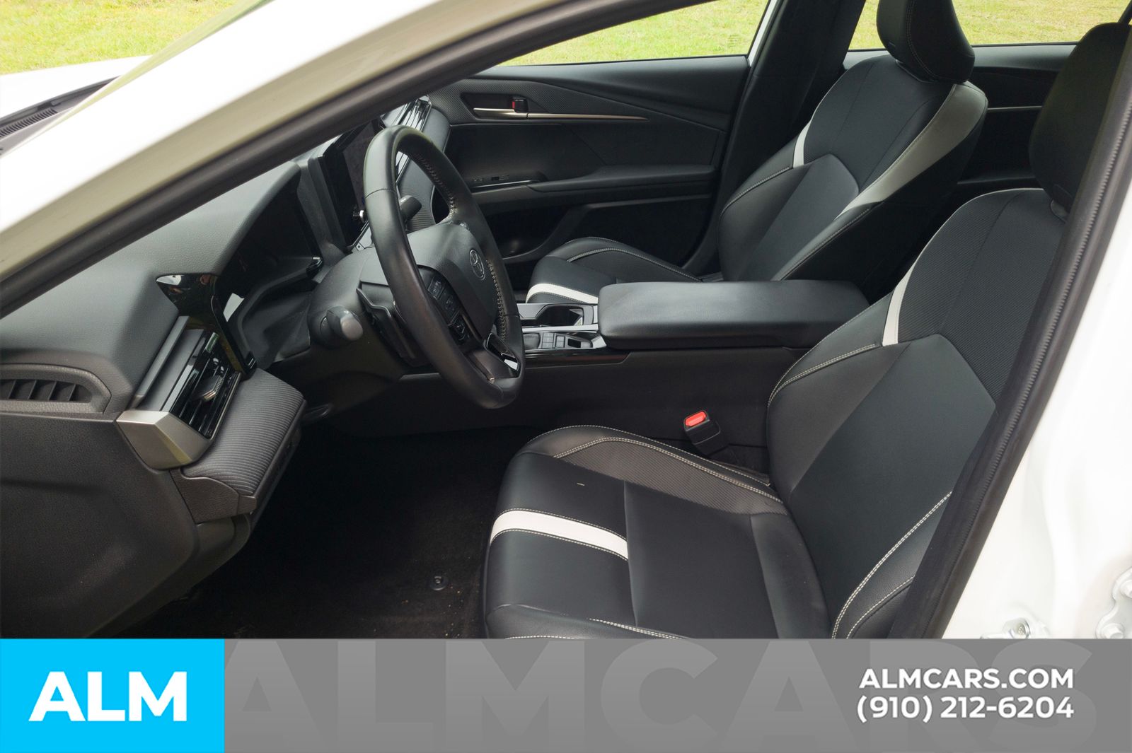 Used 2025 Ice Toyota SE image 7