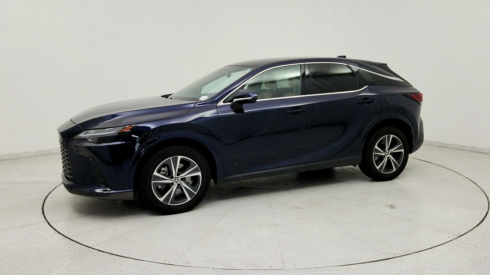 Used 2025  Lexus 350 image 3