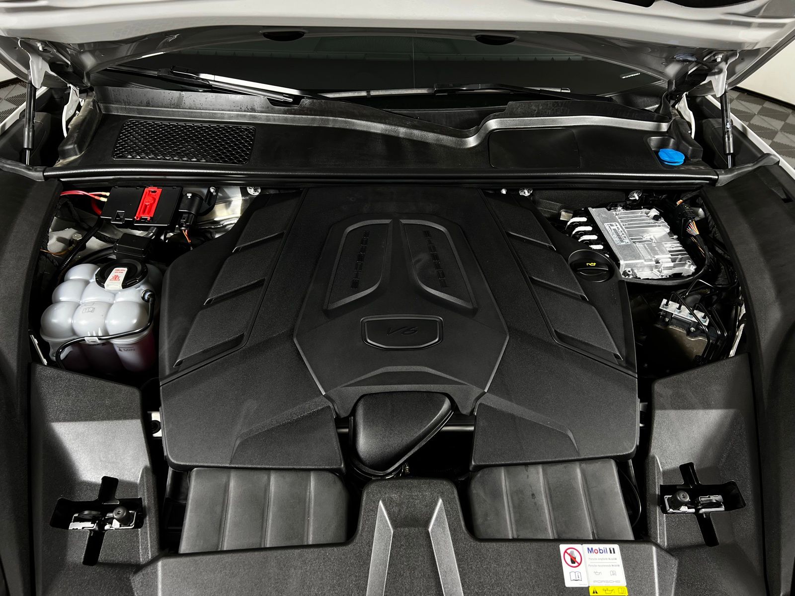 Thumbnail: 2024 Porsche Cayenne - 9