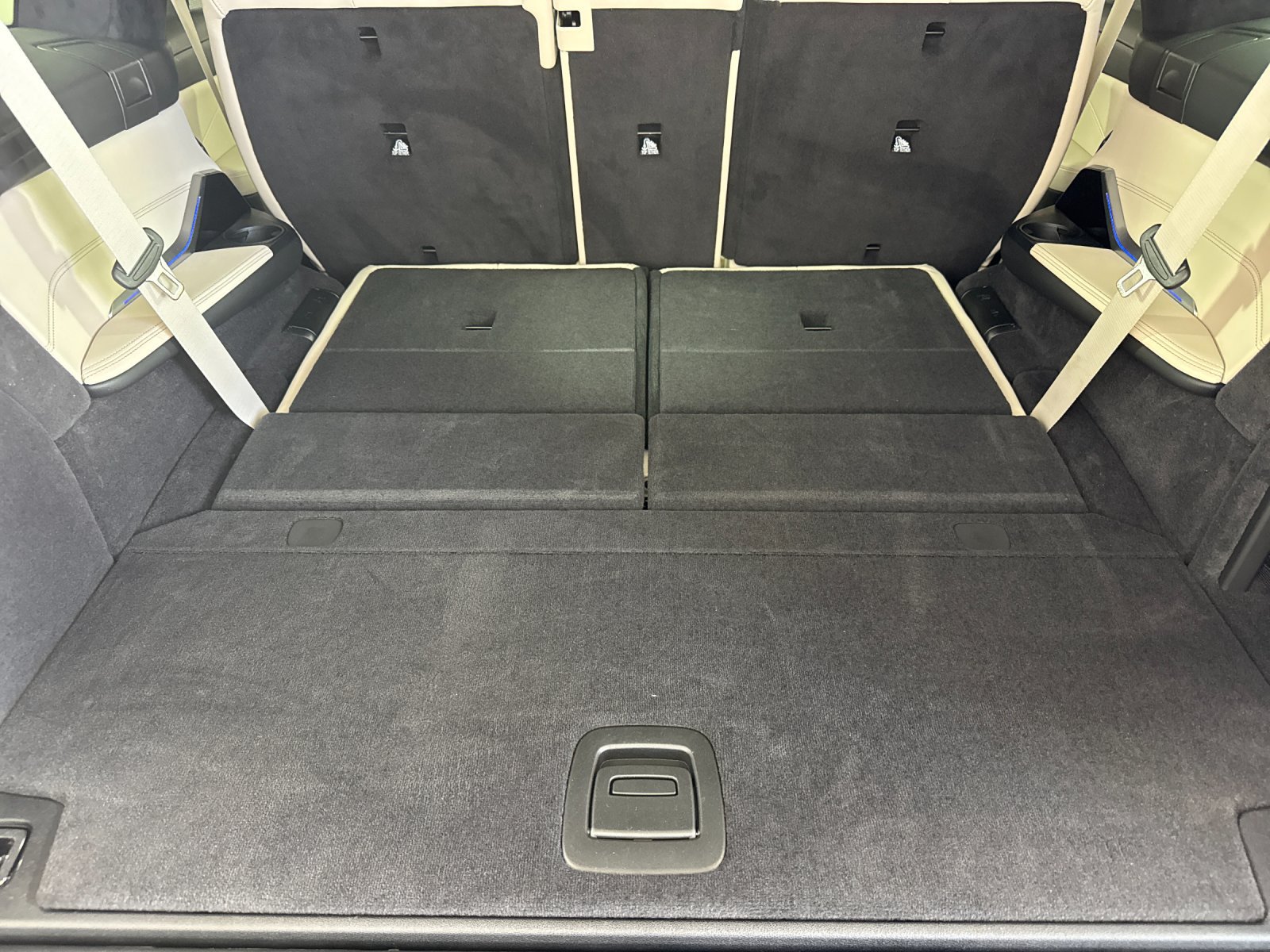 2026 BMW X7 M60i — full photo 16 of 30
