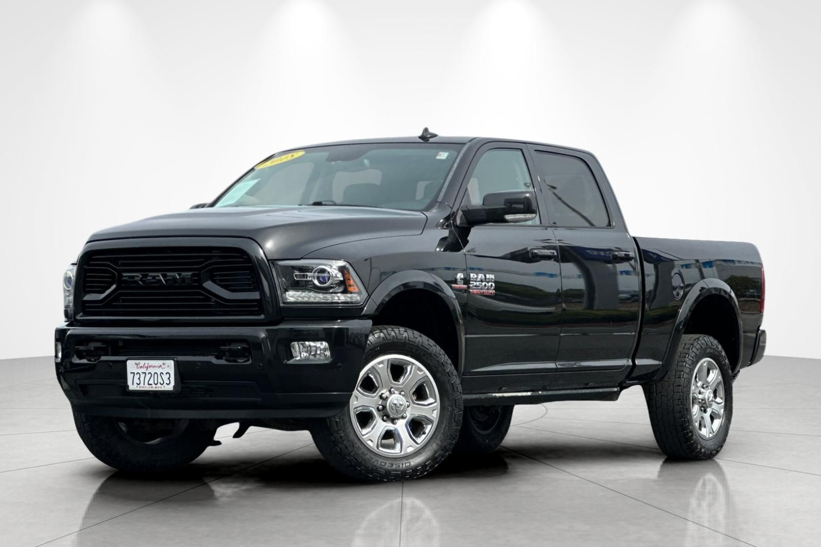 Brilliant Black Crystal Pearlcoat 2018 RAM 2500 Laramie Crew Cab 4WD Pickup Truck Four-Wheel Drive 6-Speed Automatic