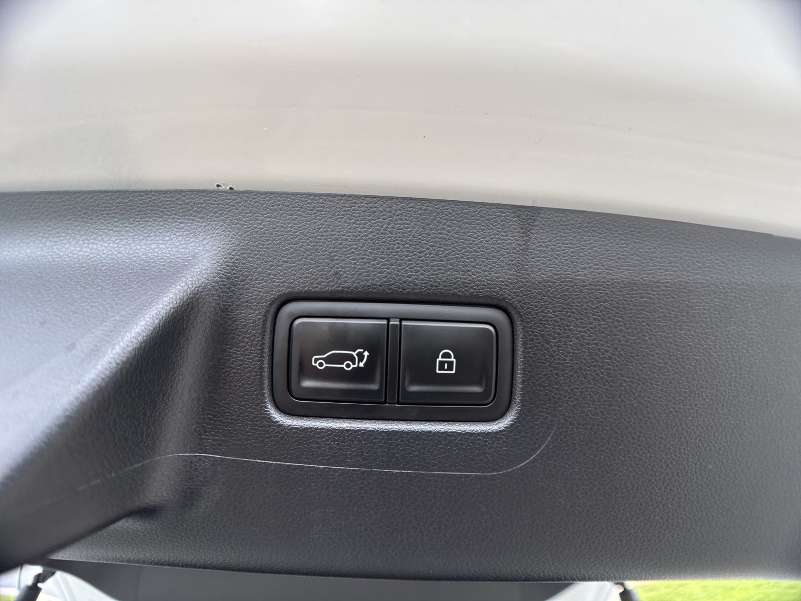 Used 2024 White Hyundai SEL image 22