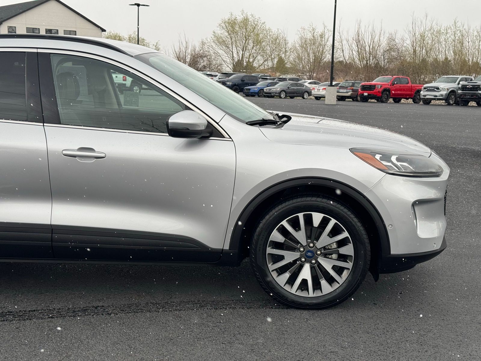 View vehicle photo 4