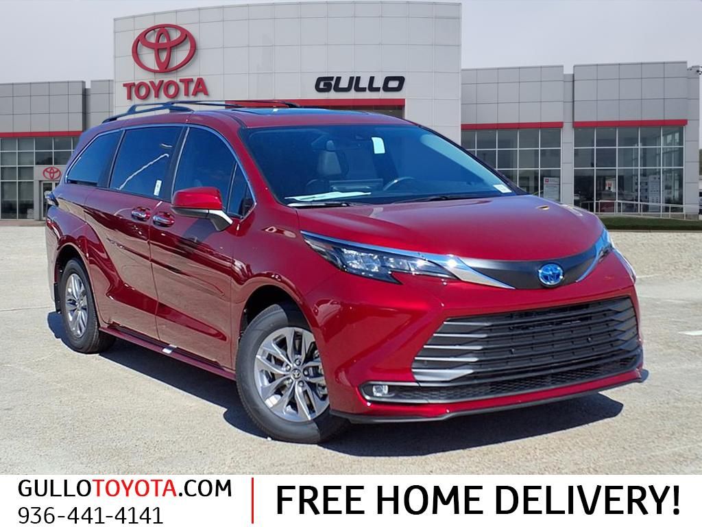 2025 Toyota Sienna XLE