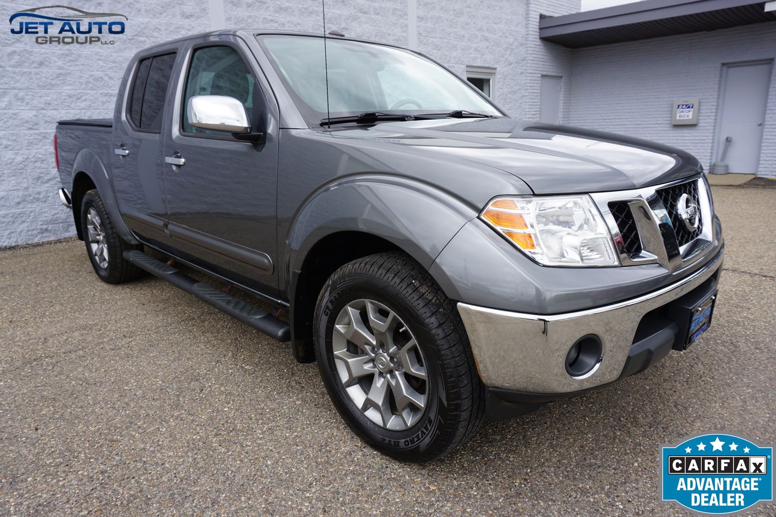 Gray (Gun Metallic) 2019 Nissan Frontier SL Crew Cab 4WD Pickup Truck Four-Wheel Drive 5-Speed Automatic Overdrive