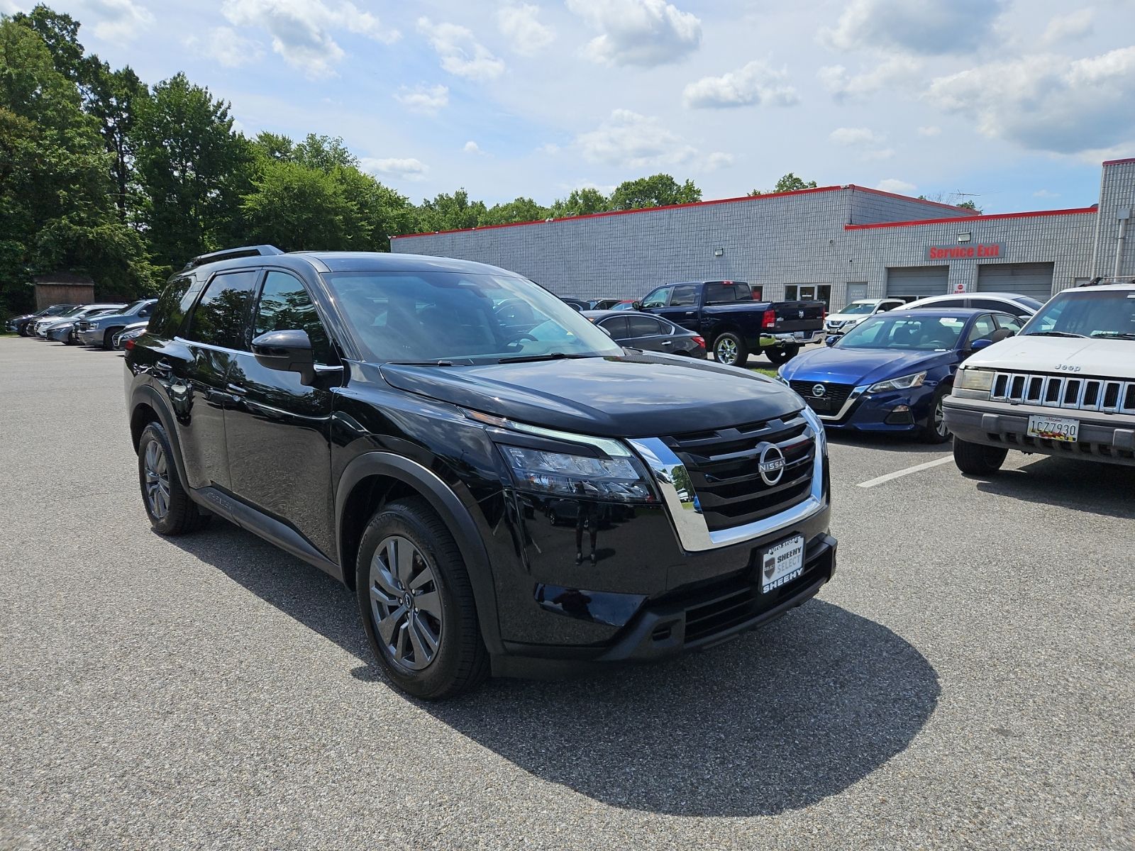 Super Black 2024 Nissan Pathfinder SUV / Crossover Front-Wheel Drive 9-Speed Automatic