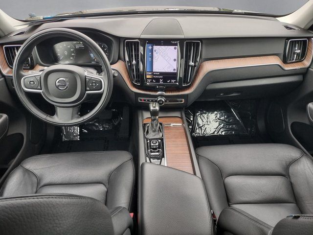 Used 2021 Black Volvo T6 Momentum image 3