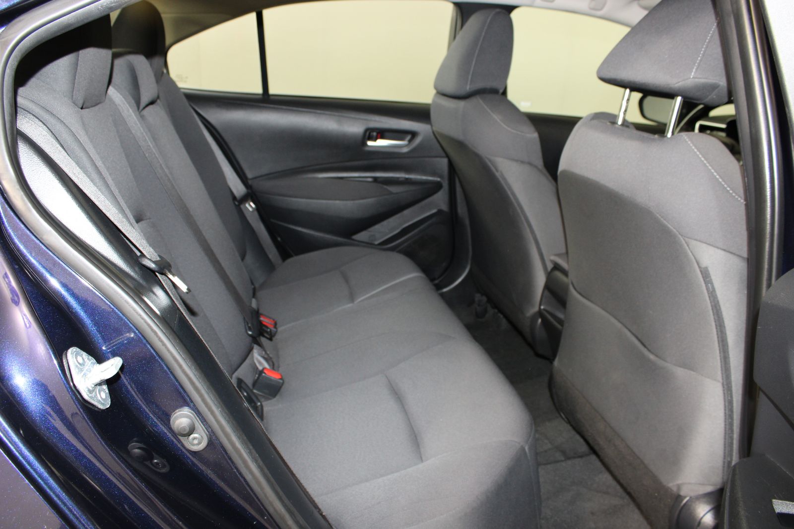 Used 2021  Toyota LE image 27