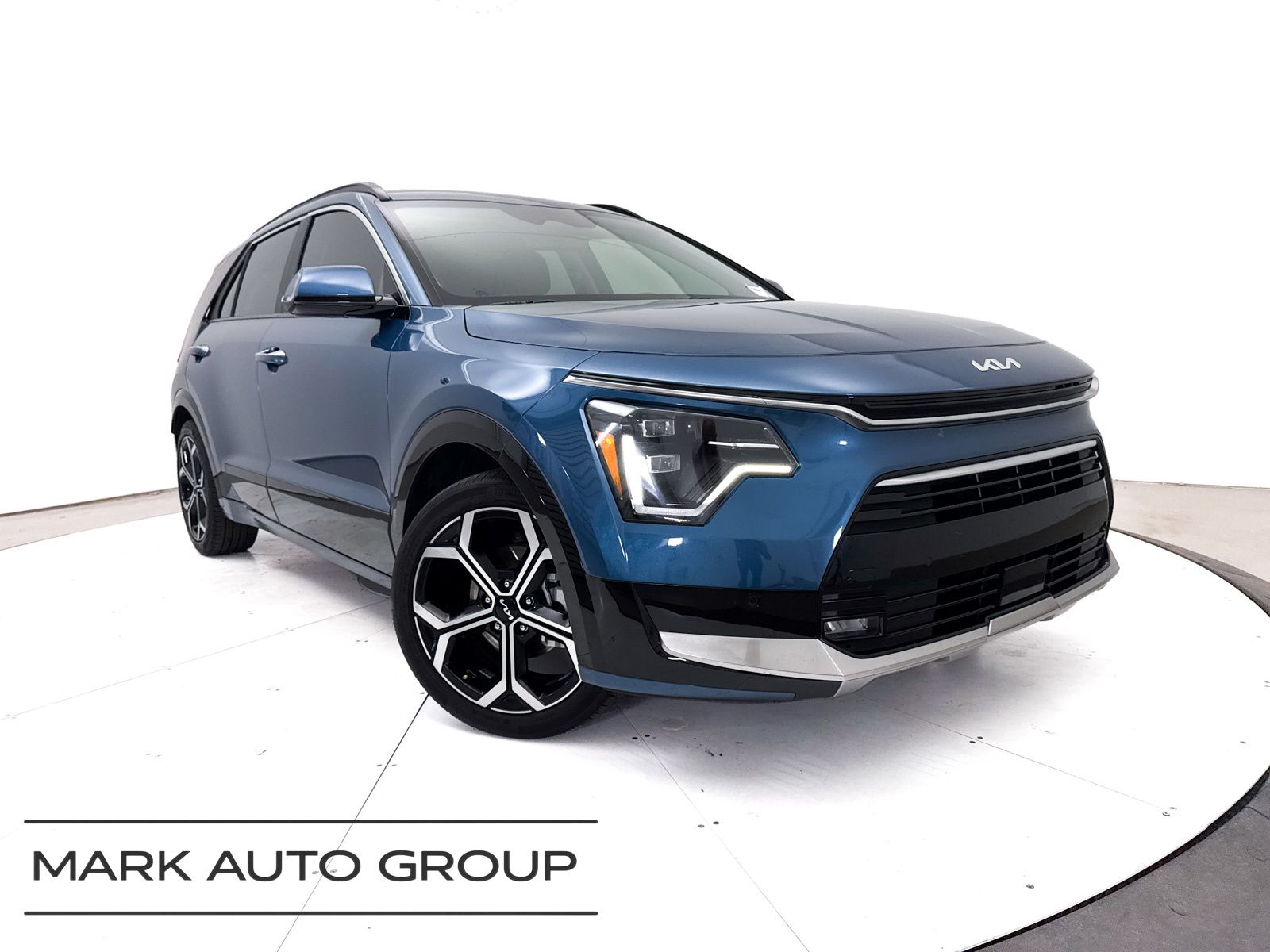 Mineral Blue 2024 Kia Niro SUV / Crossover Front-Wheel Drive 6-Speed Automatic