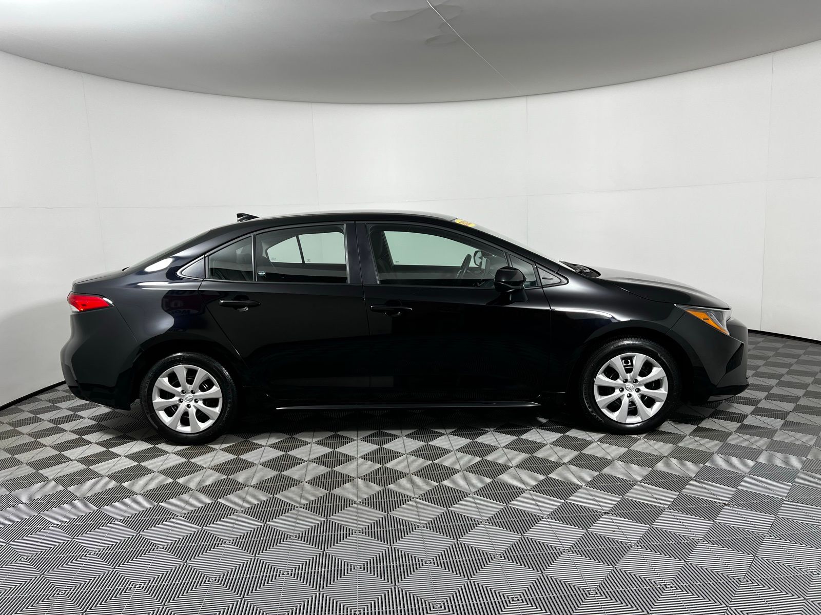 Thumbnail: 2025 Toyota Corolla - 4