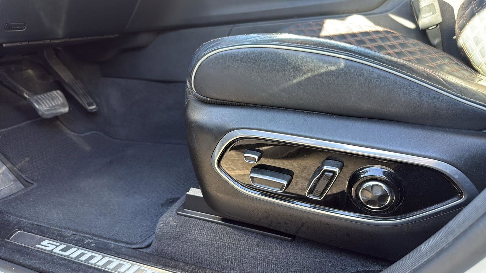 Used Car 2022 Jeep Grand Cherokee L  Summit For Sale Under $40,000 In Austin, Texas