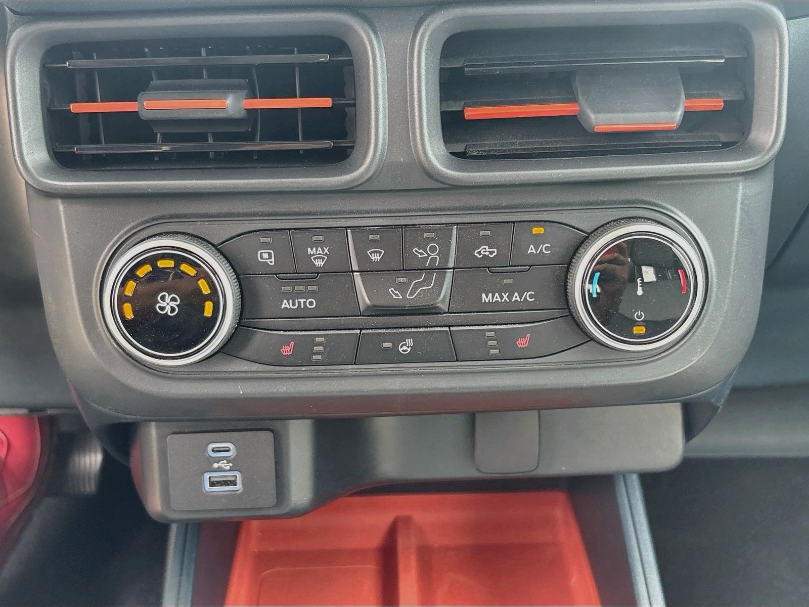 Used 2024 Blue Ford XLT image 15