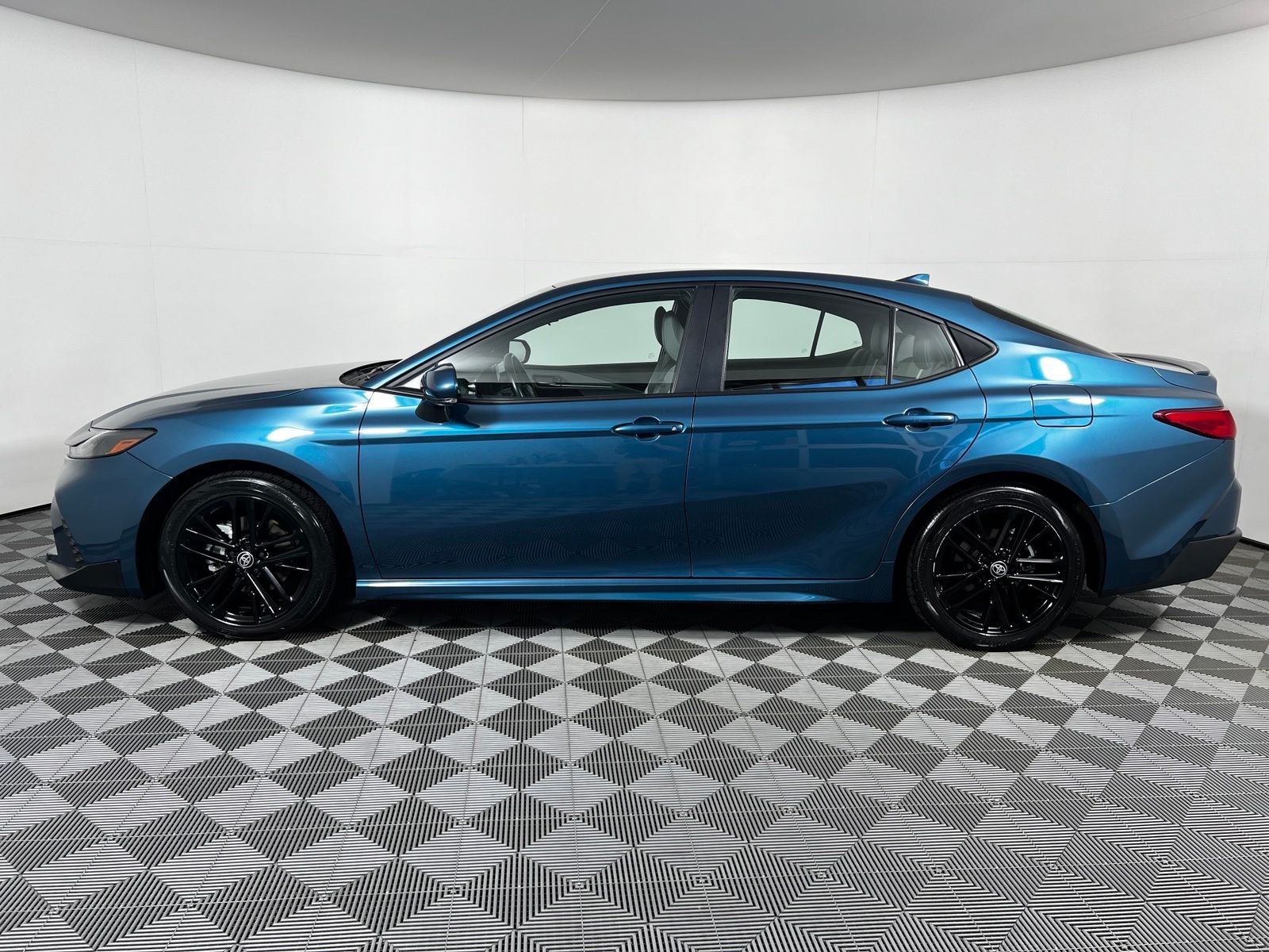 Thumbnail: 2025 Toyota Camry - 8