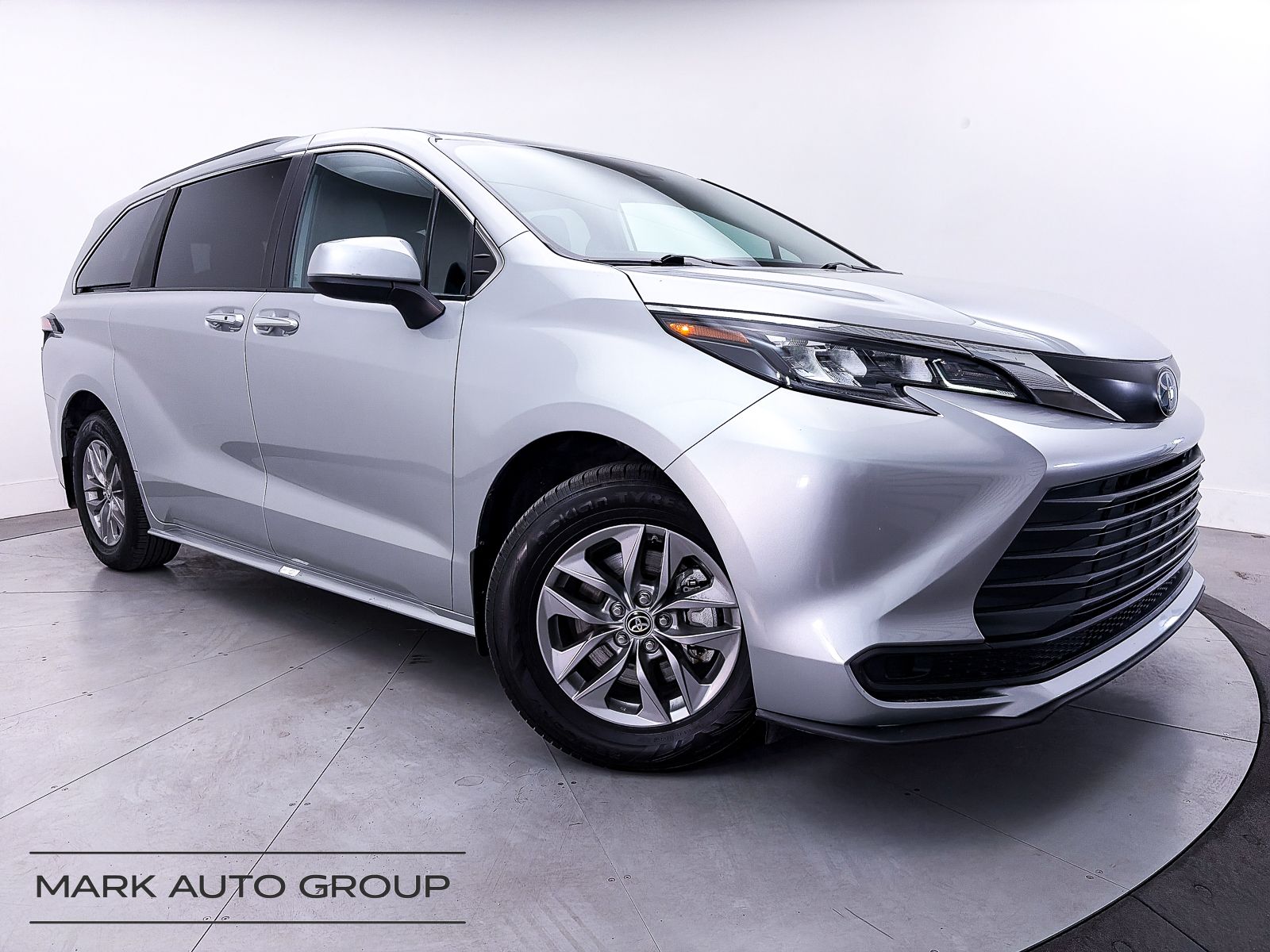 2025 Toyota Sienna XLE
