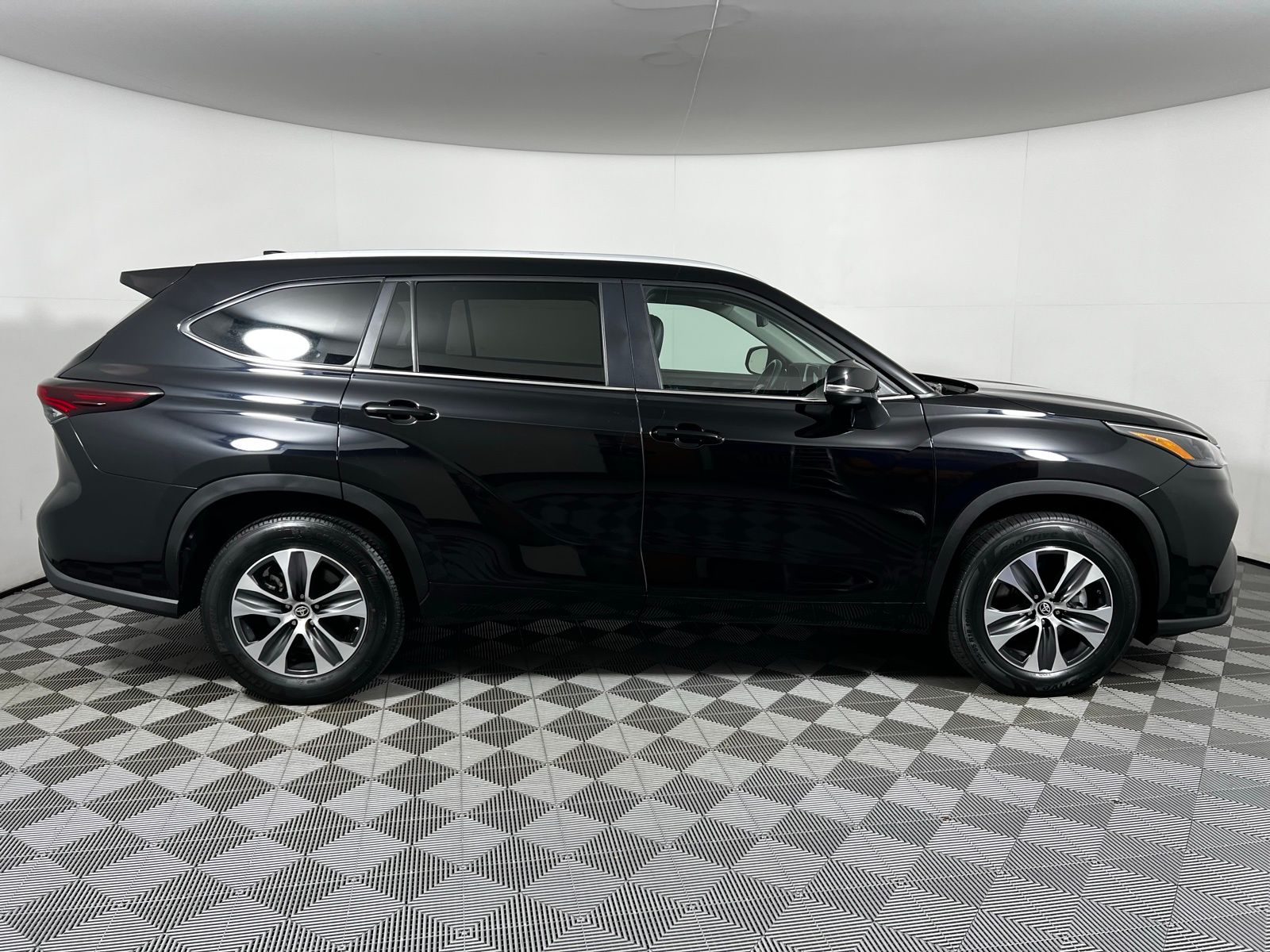 2024 Toyota Highlander XLE 4