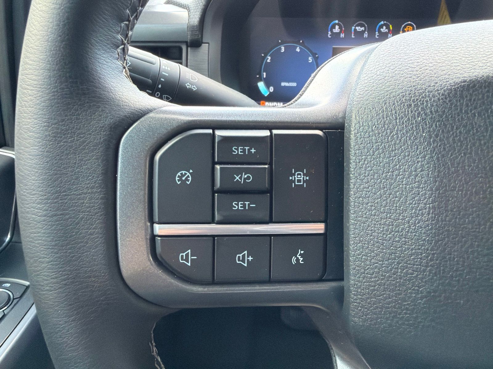 Used 2025 Carbonized Gray Metallic Ford XLT image 29