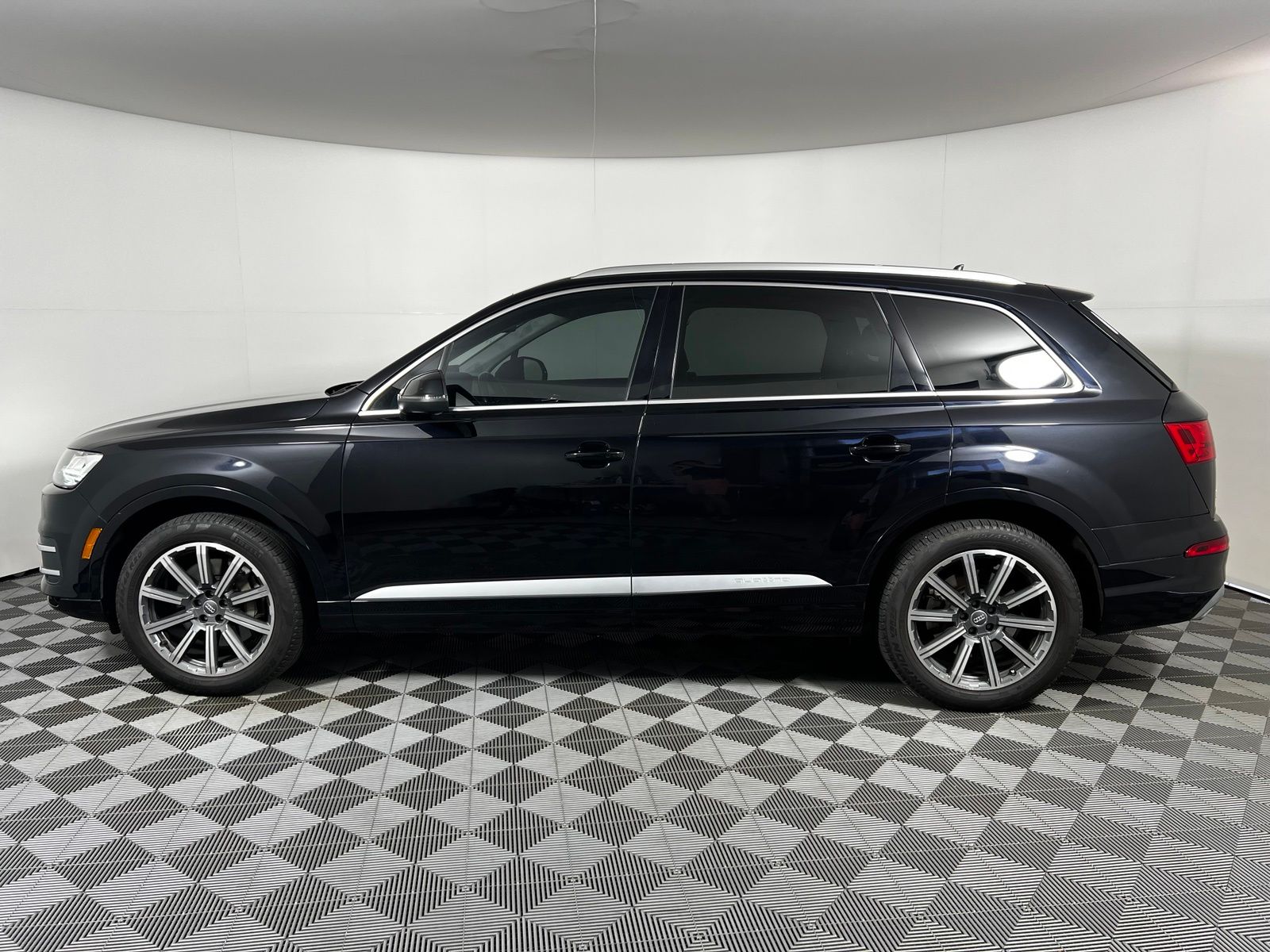 Thumbnail: 2017 Audi Q7 - 8