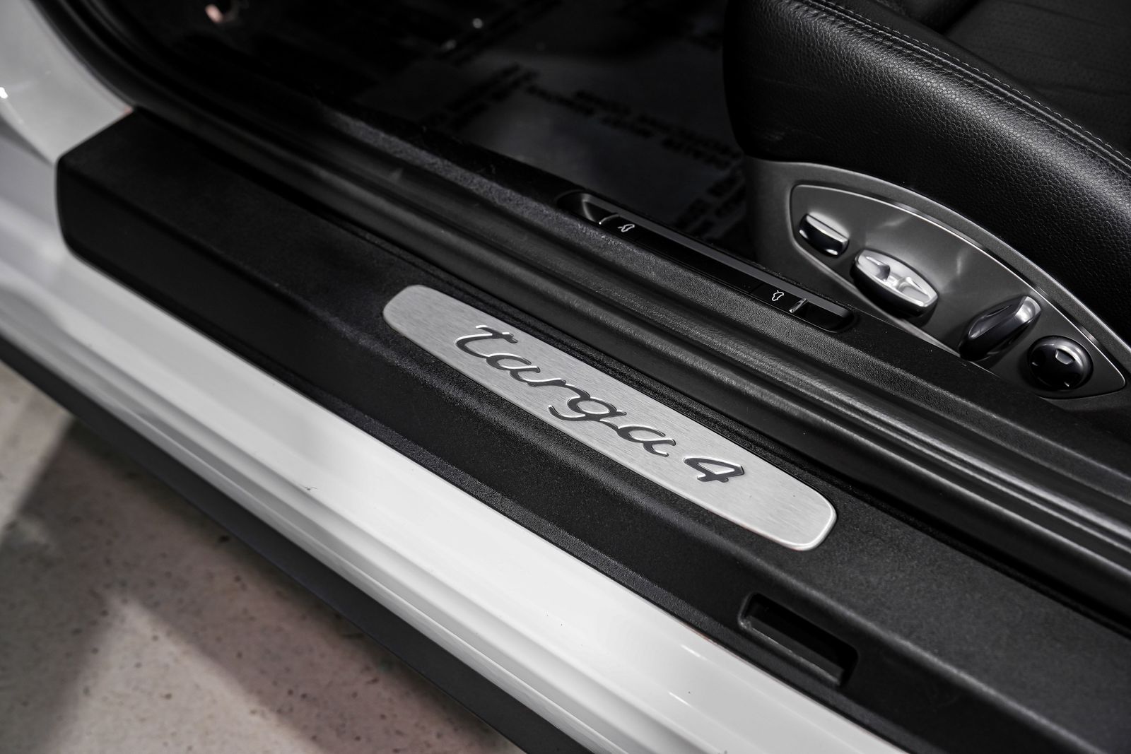2017 Porsche 911 Targa 4 — photo 28