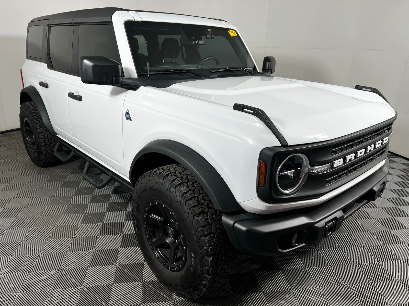 2023 Ford Bronco Black Diamond 3