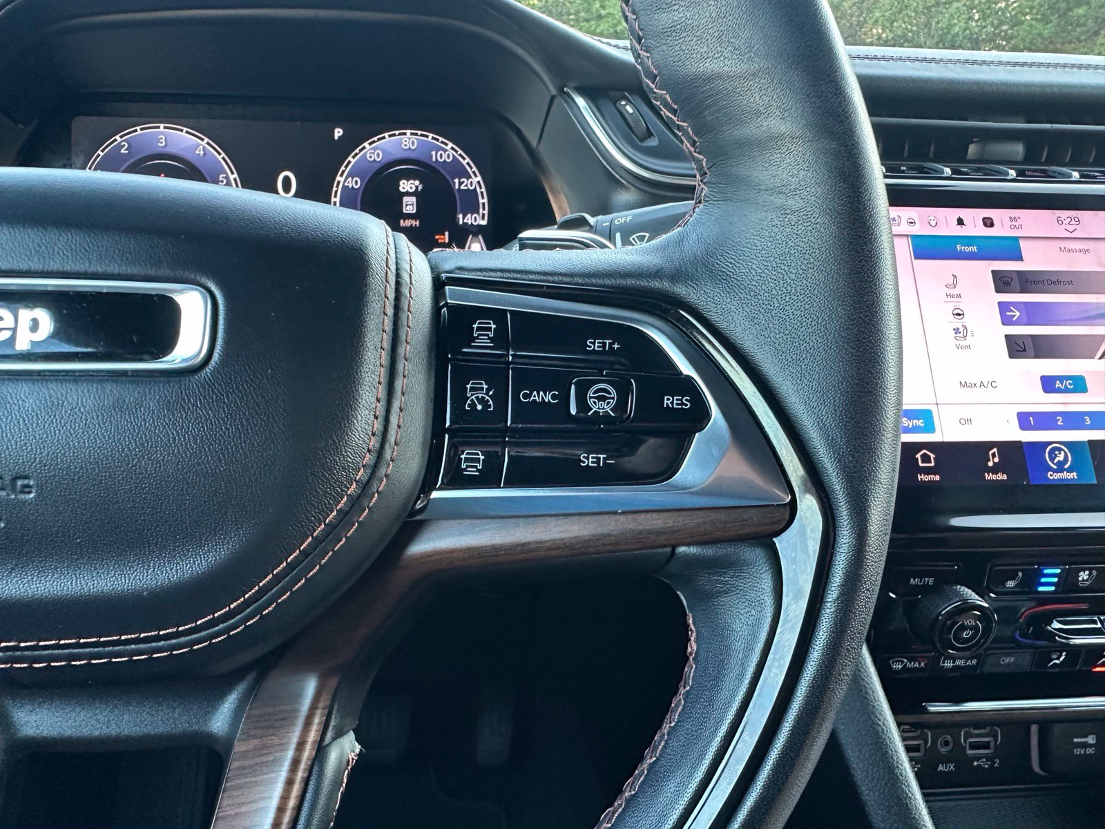 Used 2025  Jeep Summit image 27