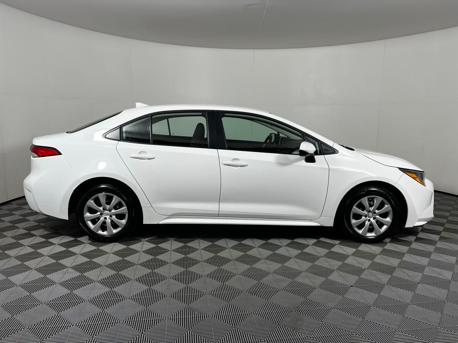 Thumbnail: 2025 Toyota Corolla - 4