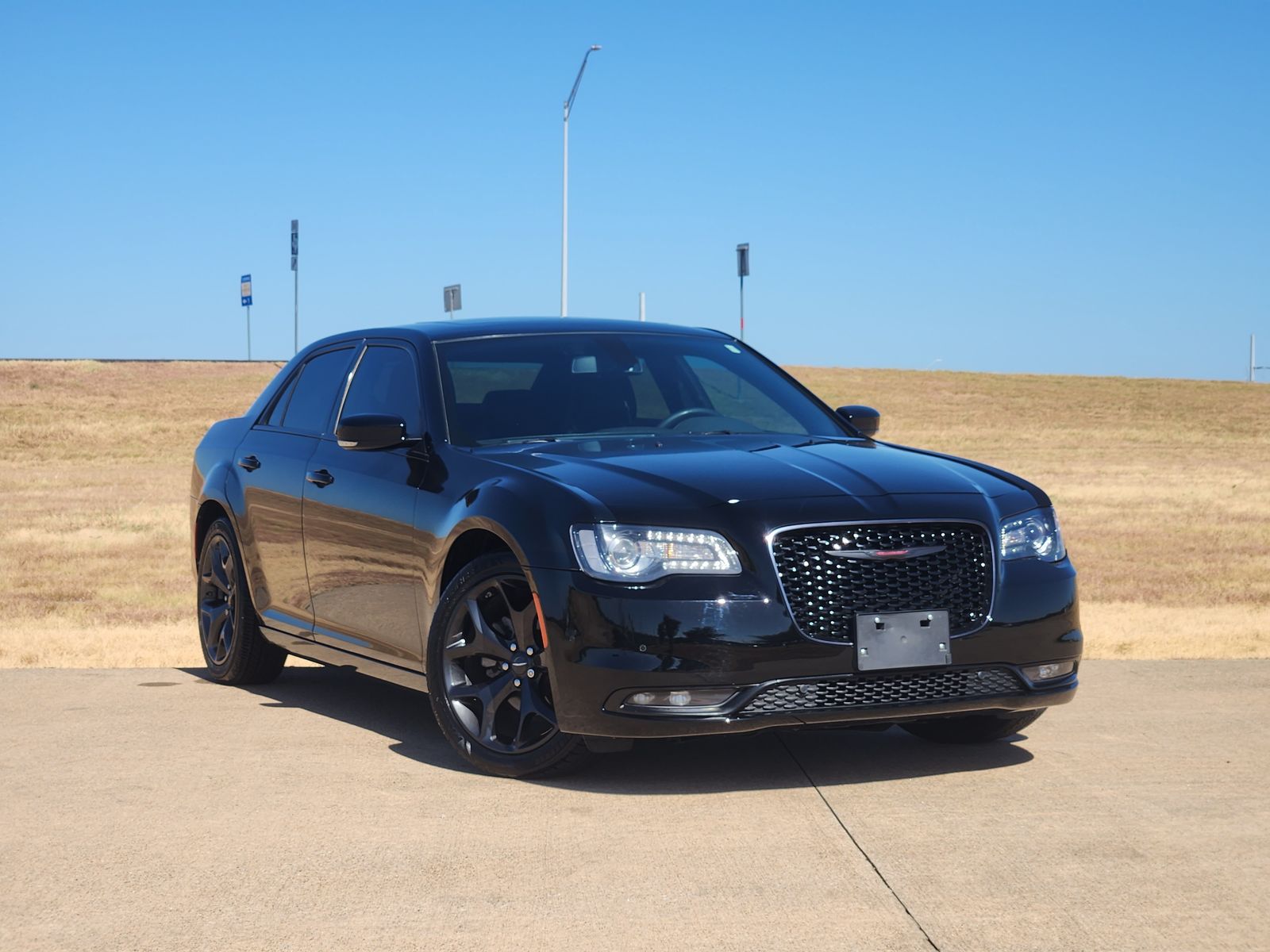 Gloss Black 2023 Chrysler 300 Sedan Rear-Wheel Drive 8-Speed Automatic