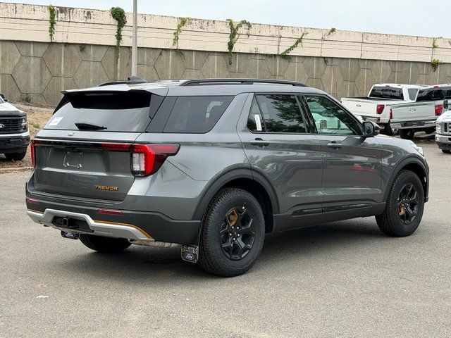 New 2026 Carbonized Gray Metallic Ford Tremor image 6