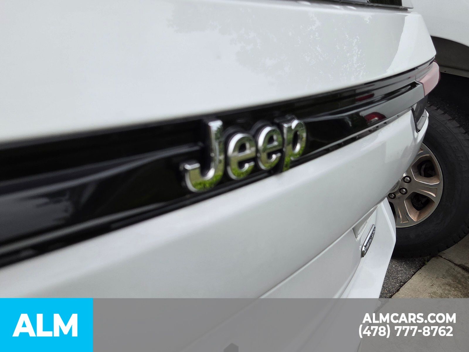 Used 2023 White/off-white Jeep Overland image 28