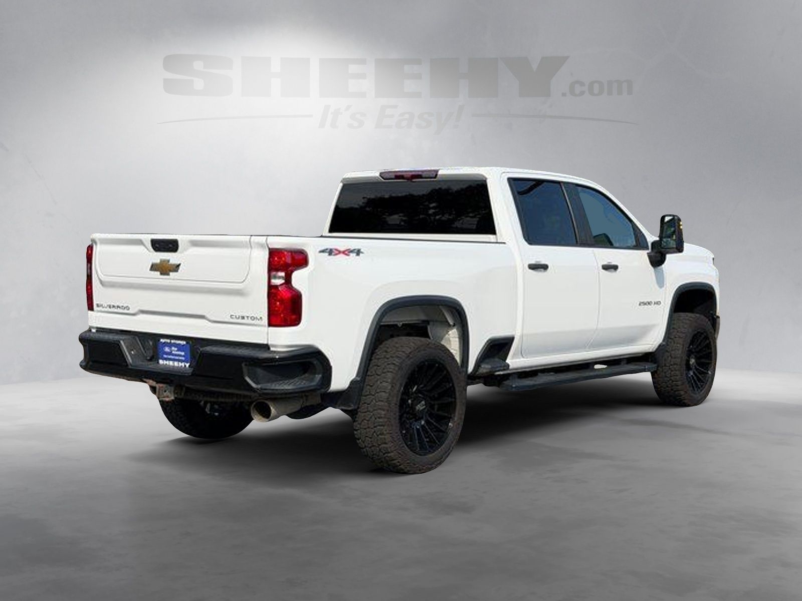 Used 2022 Summit White Chevrolet Custom image 15