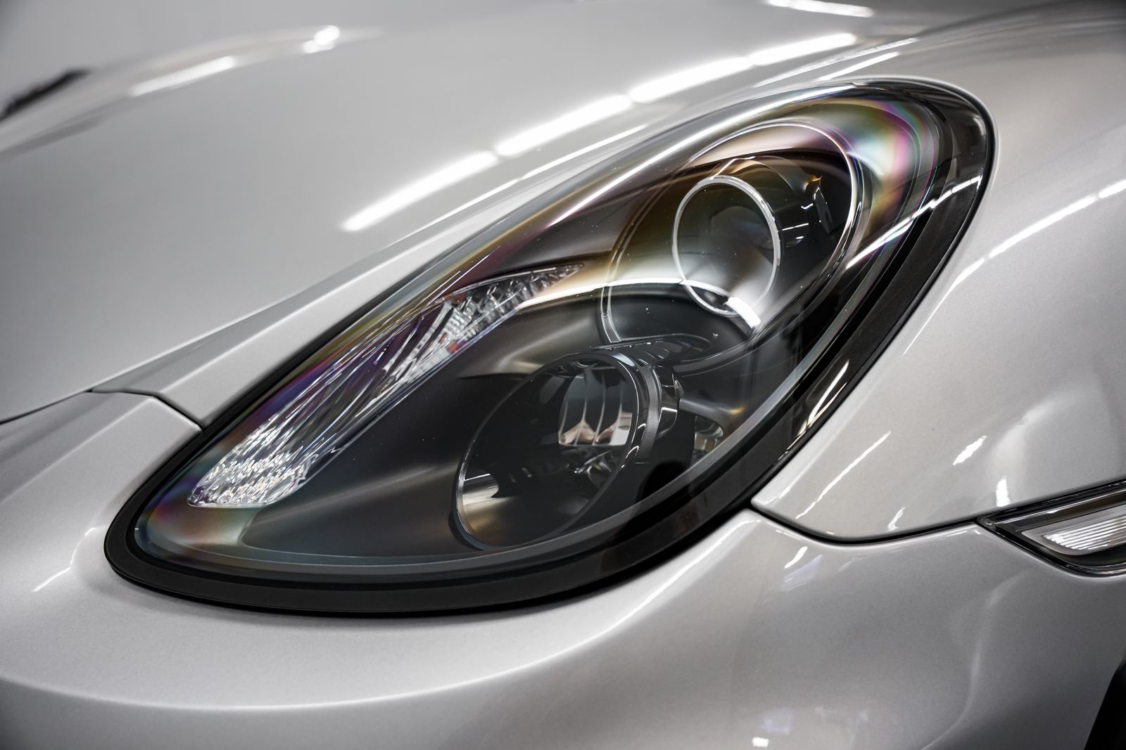 2016 Porsche Cayman GT4 — photo 26