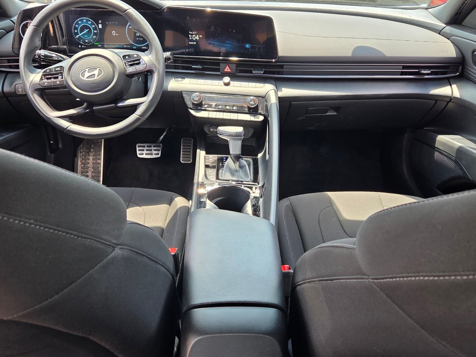 Used 2025 Black Hyundai SEL Sport image 8