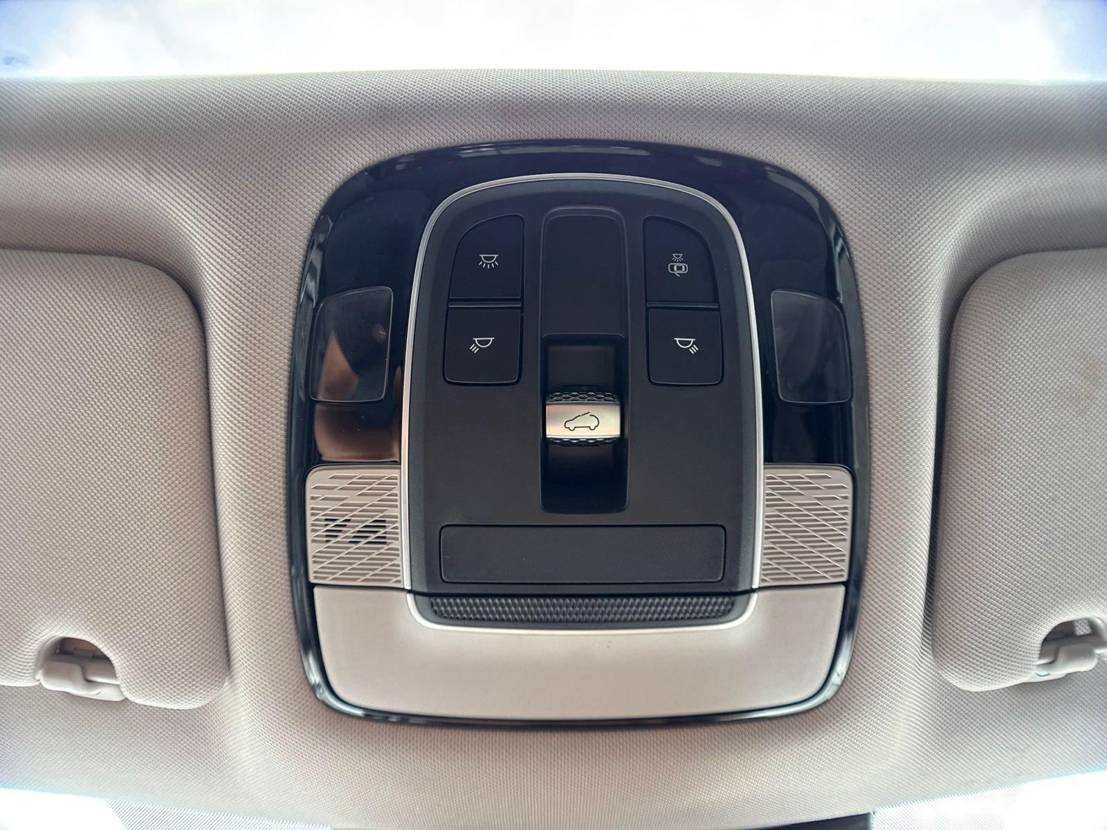 Used 2022 White Hyundai SEL image 27
